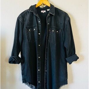 Levi’s Women’s Washed Black Western Button Up Overshirt with Pockets, XS